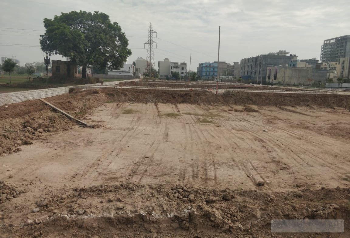 aura homes plot