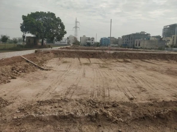 aura homes plot