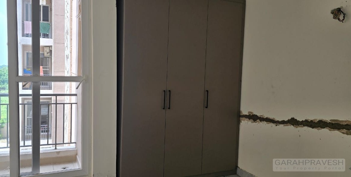 Luxury 3BHK flat in Steel Strips Towers, Derabassi – Gated society with modern architecture