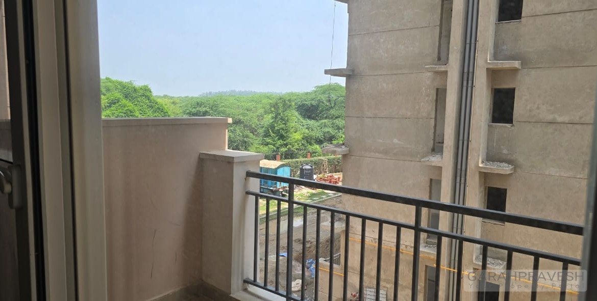 Luxury 3BHK flat in Steel Strips Towers, Derabassi – Gated society with modern architecture