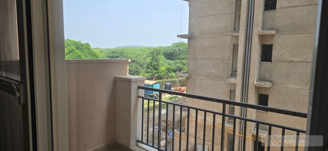 Luxury 3BHK flat in Steel Strips Towers, Derabassi – Gated society with modern architecture