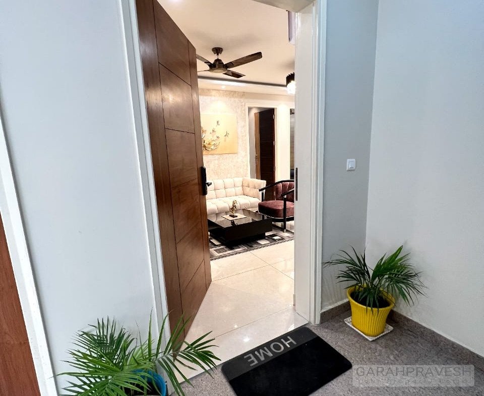 Fully furnished 3BHK designer flat for sale in Zirakpur with brand new furniture, lift access, modular kitchen, and spacious layout in a gated society near Patiala Road.