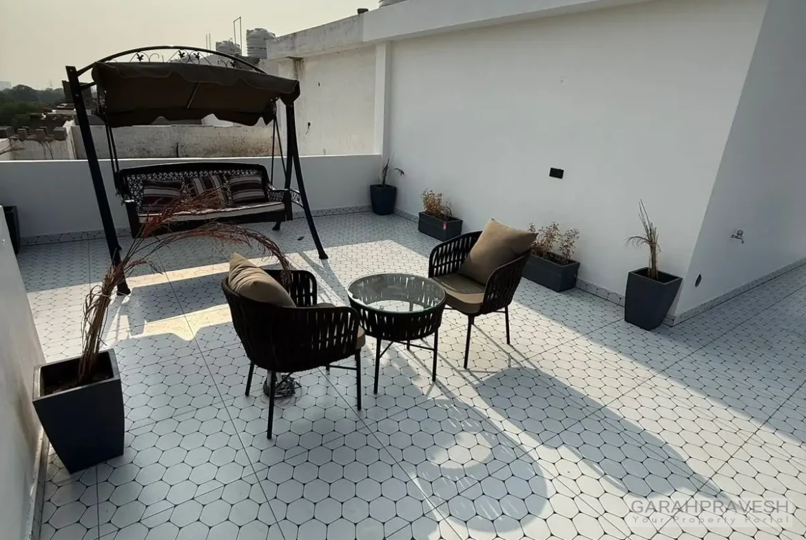 Independent 3BHK Duplex Villa for Sale in Gates Society Zirakpur – 2100 sq.ft. RERA approved, semi-furnished, clubhouse, parks, kids play area, 2 car parkings, near possession, safest green location, direct Patiala Highway connectivity – Contact Garah Pravesh 7087949434