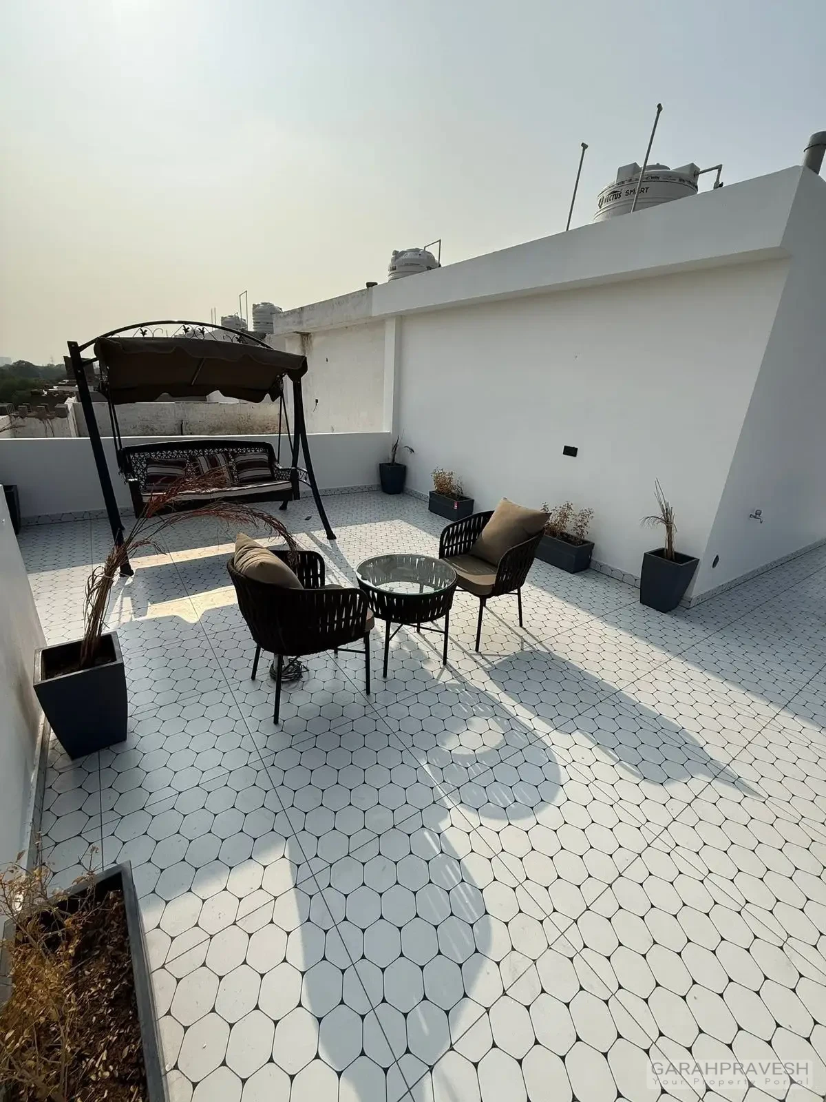Independent 3BHK Duplex Villa for Sale in Gates Society Zirakpur – 2100 sq.ft. RERA approved, semi-furnished, clubhouse, parks, kids play area, 2 car parkings, near possession, safest green location, direct Patiala Highway connectivity – Contact Garah Pravesh 7087949434