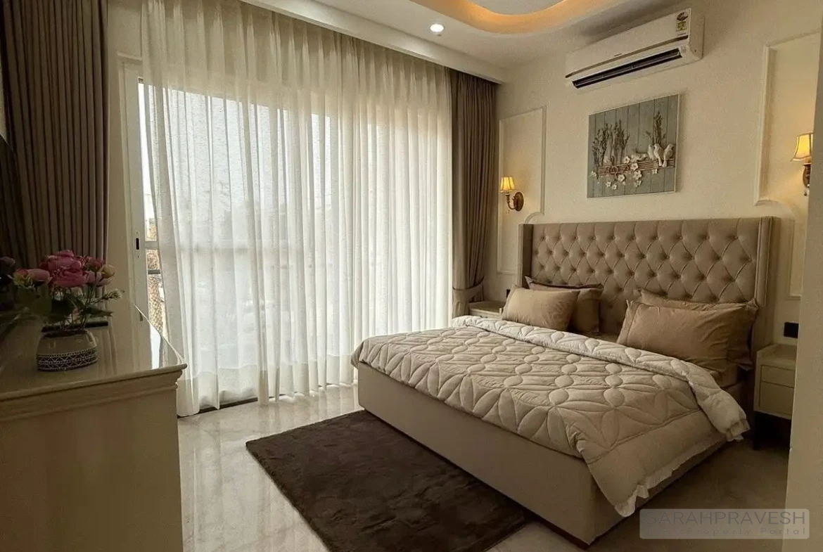 Independent 3BHK Duplex Villa for Sale in Gates Society Zirakpur – 2100 sq.ft. RERA approved, semi-furnished, clubhouse, parks, kids play area, 2 car parkings, near possession, safest green location, direct Patiala Highway connectivity – Contact Garah Pravesh 7087949434