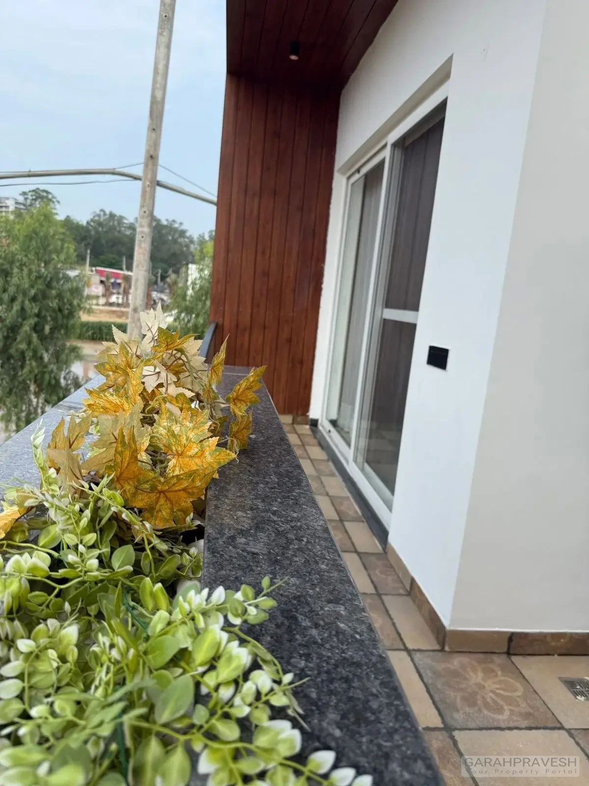 Independent 3BHK Duplex Villa for Sale in Gates Society Zirakpur – 2100 sq.ft. RERA approved, semi-furnished, clubhouse, parks, kids play area, 2 car parkings, near possession, safest green location, direct Patiala Highway connectivity – Contact Garah Pravesh 7087949434