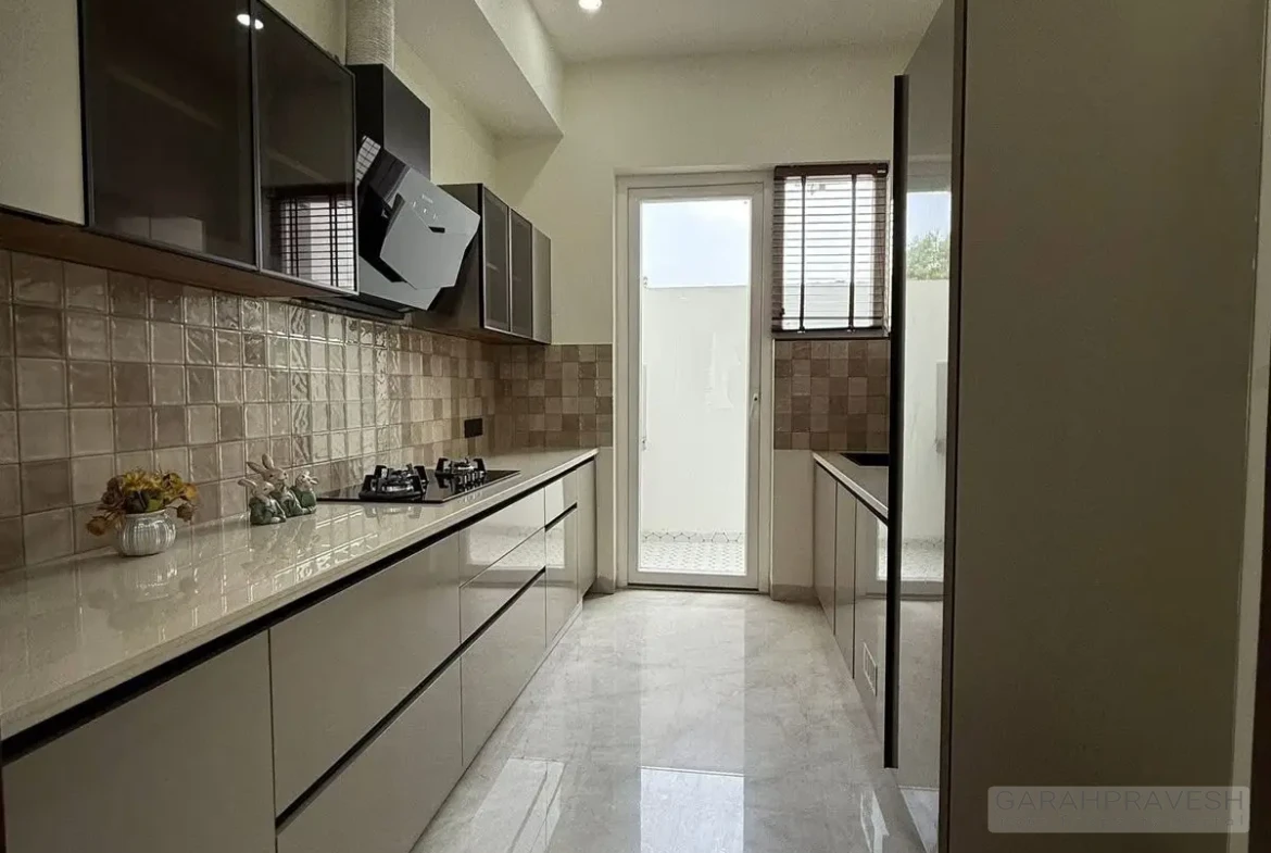 Independent 3BHK Duplex Villa for Sale in Gates Society Zirakpur – 2100 sq.ft. RERA approved, semi-furnished, clubhouse, parks, kids play area, 2 car parkings, near possession, safest green location, direct Patiala Highway connectivity – Contact Garah Pravesh 7087949434