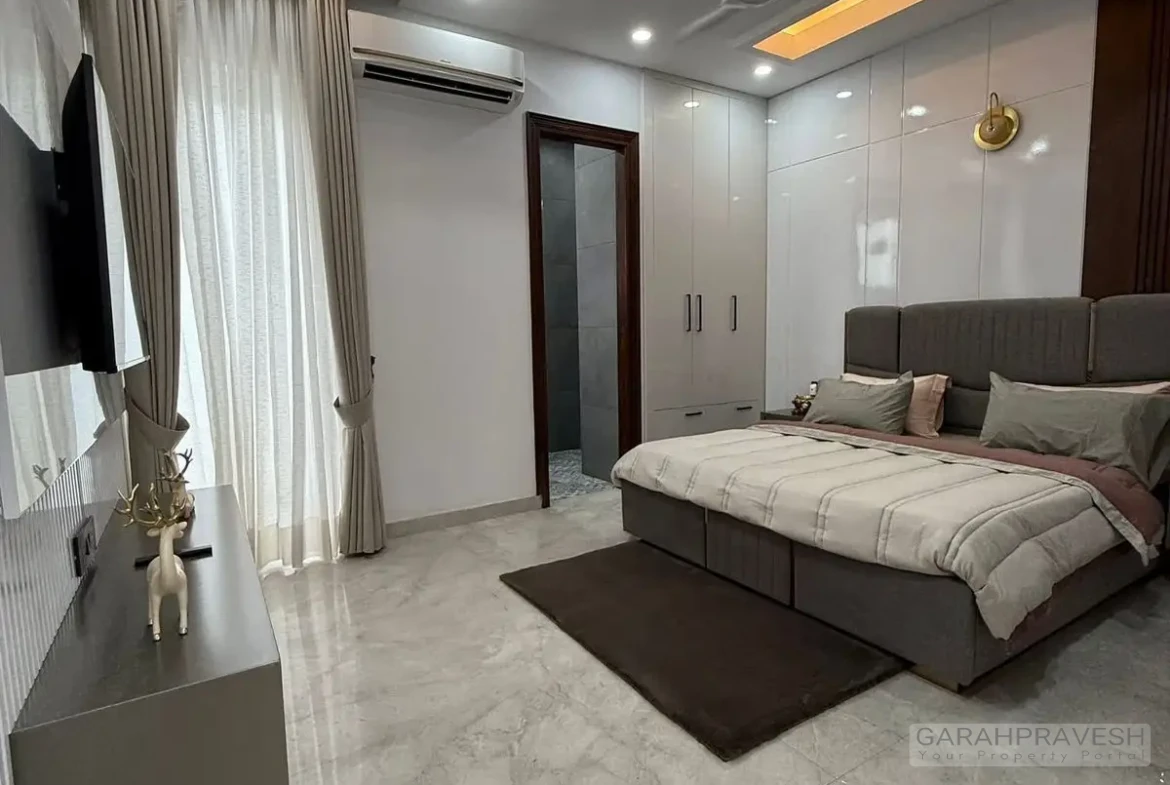 Independent 3BHK Duplex Villa for Sale in Gates Society Zirakpur – 2100 sq.ft. RERA approved, semi-furnished, clubhouse, parks, kids play area, 2 car parkings, near possession, safest green location, direct Patiala Highway connectivity – Contact Garah Pravesh 7087949434