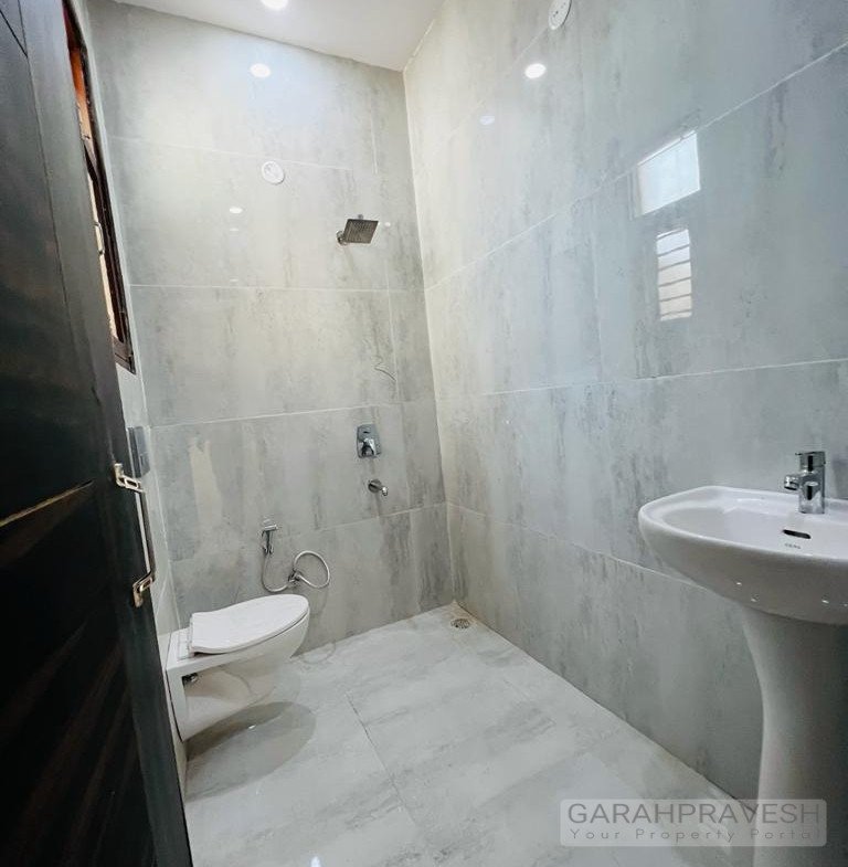 1BHK ready-to-move flat for sale in Sector 124 Sunny Enclave Mohali with branded fittings, free car parking, vastu-friendly design, and 90% bank loan – Contact Garah Pravesh at 7087949434 for best and transparent property deals.