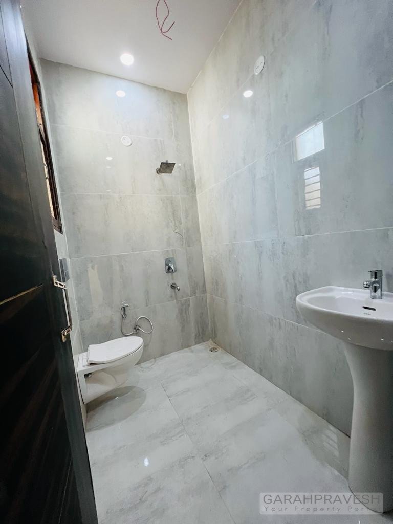 1BHK ready-to-move flat for sale in Sector 124 Sunny Enclave Mohali with branded fittings, free car parking, vastu-friendly design, and 90% bank loan – Contact Garah Pravesh at 7087949434 for best and transparent property deals.