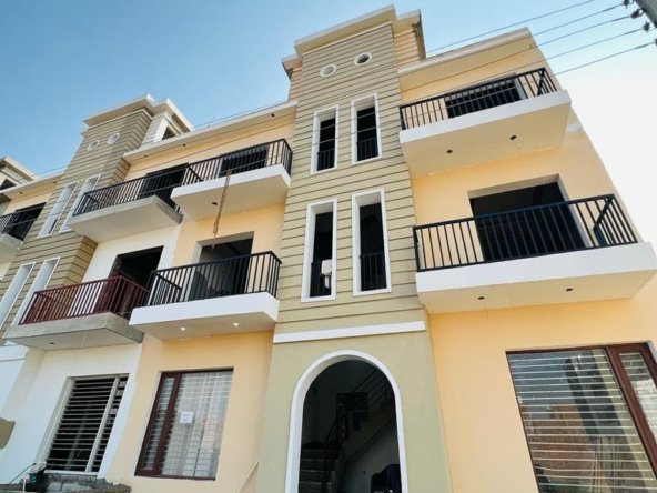 1BHK ready-to-move flat for sale in Sector 124 Sunny Enclave Mohali with branded fittings, free car parking, vastu-friendly design, and 90% bank loan – Contact Garah Pravesh at 7087949434 for best and transparent property deals.