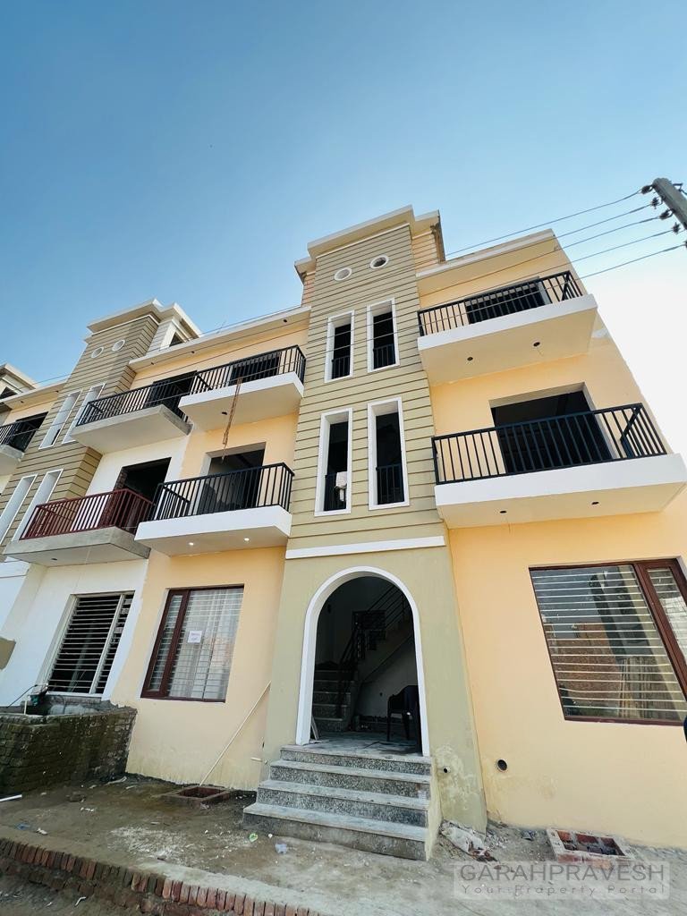 1BHK ready-to-move flat for sale in Sector 124 Sunny Enclave Mohali with branded fittings, free car parking, vastu-friendly design, and 90% bank loan – Contact Garah Pravesh at 7087949434 for best and transparent property deals.