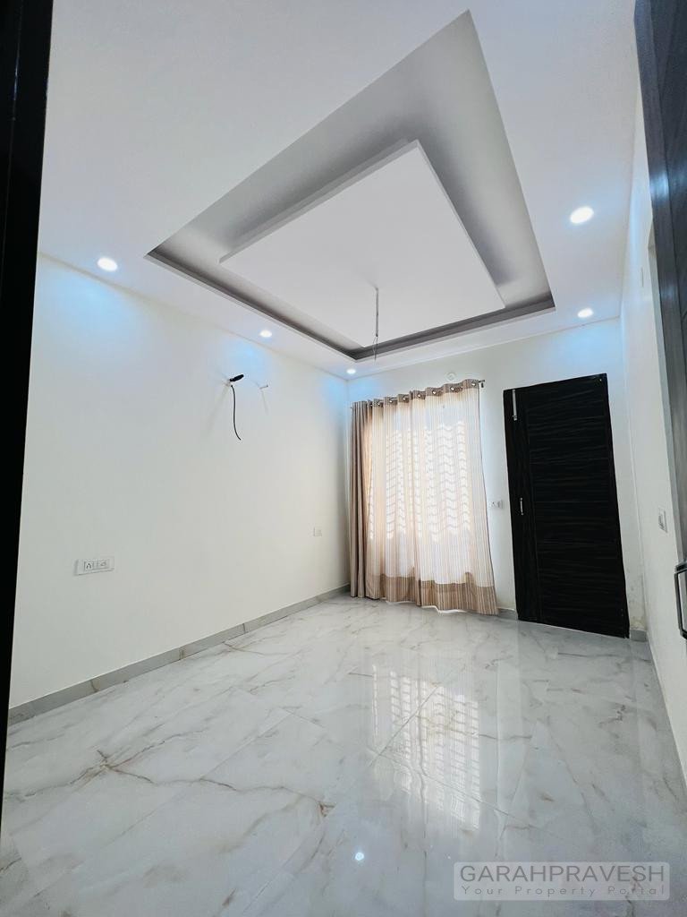 1BHK ready-to-move flat for sale in Sector 124 Sunny Enclave Mohali with branded fittings, free car parking, vastu-friendly design, and 90% bank loan – Contact Garah Pravesh at 7087949434 for best and transparent property deals.