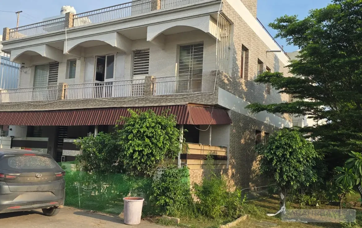 227 Gaz Independent Villa for Sale in Chandigarh Royale City – Corner Park Facing, Gated Society, Vastu Compliant, 5 Car Parking, Solar Panel – Exclusive Deal with Garah Pravesh 8054489494