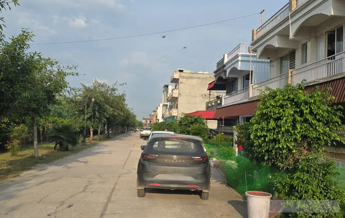 227 Gaz Independent Villa for Sale in Chandigarh Royale City – Corner Park Facing, Gated Society, Vastu Compliant, 5 Car Parking, Solar Panel – Exclusive Deal with Garah Pravesh 8054489494