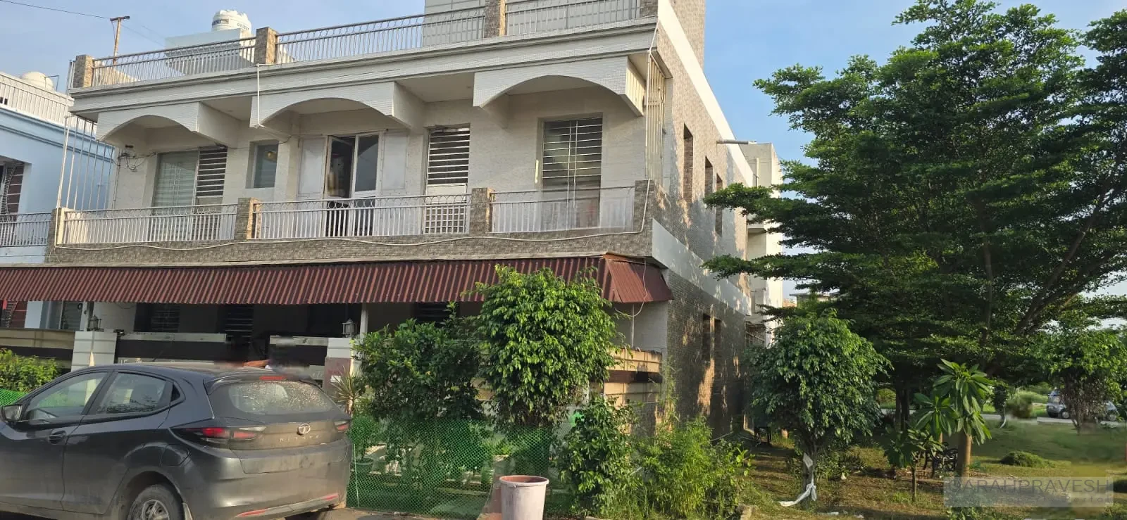 227 Gaz Independent Villa for Sale in Chandigarh Royale City – Corner Park Facing, Gated Society, Vastu Compliant, 5 Car Parking, Solar Panel – Exclusive Deal with Garah Pravesh 8054489494