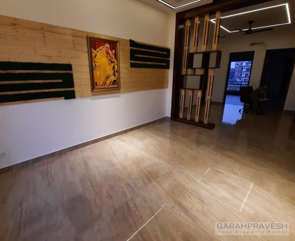 Luxury 10 Marla 5BHK Villa for Sale in Sector 79 Mohali – double storey independent house, park-facing, 6 car parking, modern facade with premium teak wood and Jaguar fittings.