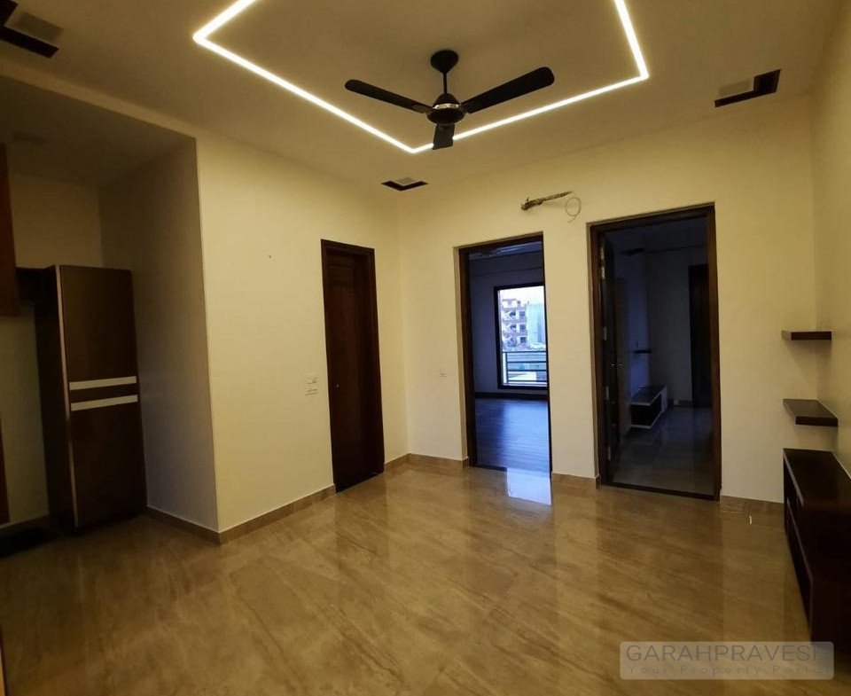 Luxury 10 Marla 5BHK Villa for Sale in Sector 79 Mohali – double storey independent house, park-facing, 6 car parking, modern facade with premium teak wood and Jaguar fittings.