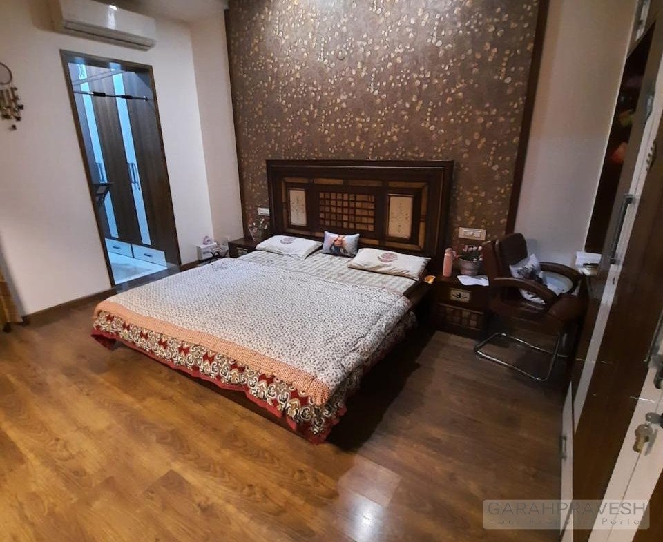 Luxury 10 Marla 5BHK Villa for Sale in Sector 79 Mohali – double storey independent house, park-facing, 6 car parking, modern facade with premium teak wood and Jaguar fittings.