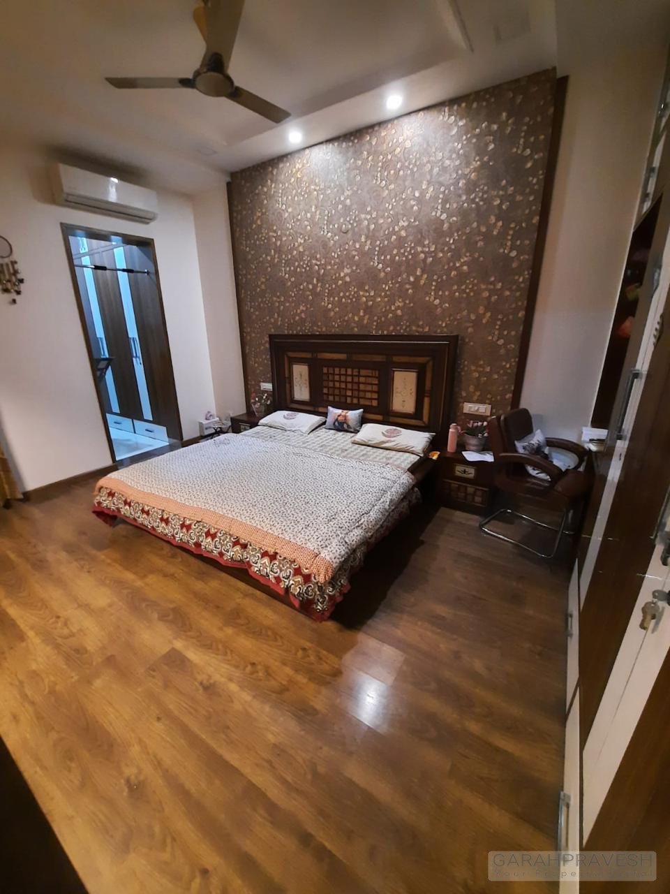 Luxury 10 Marla 5BHK Villa for Sale in Sector 79 Mohali – double storey independent house, park-facing, 6 car parking, modern facade with premium teak wood and Jaguar fittings.
