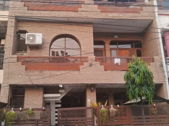 8 Marla triple-storey independent house for sale in Sector 71 Mohali, B-road property with 3BHK on each floor, parking space, ready to move, Garah Pravesh