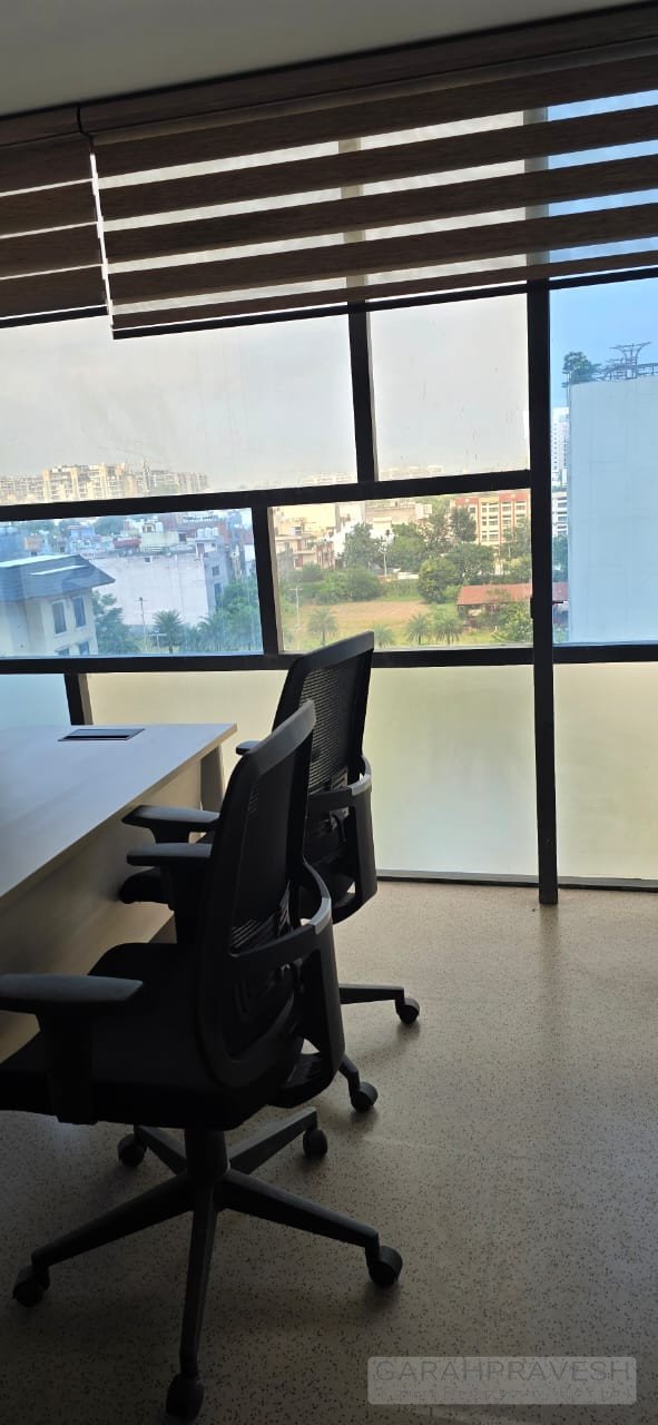 Premium fully furnished 530 sq ft office on Patiala Road, Zirakpur. Rent 20k/month, sale ₹45L. Call Garah Pravesh 7087949434 for best deals.