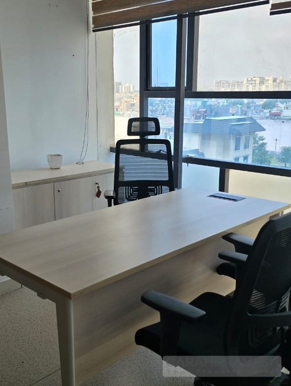 Premium fully furnished 530 sq ft office on Patiala Road, Zirakpur. Rent 20k/month, sale ₹45L. Call Garah Pravesh 7087949434 for best deals.
