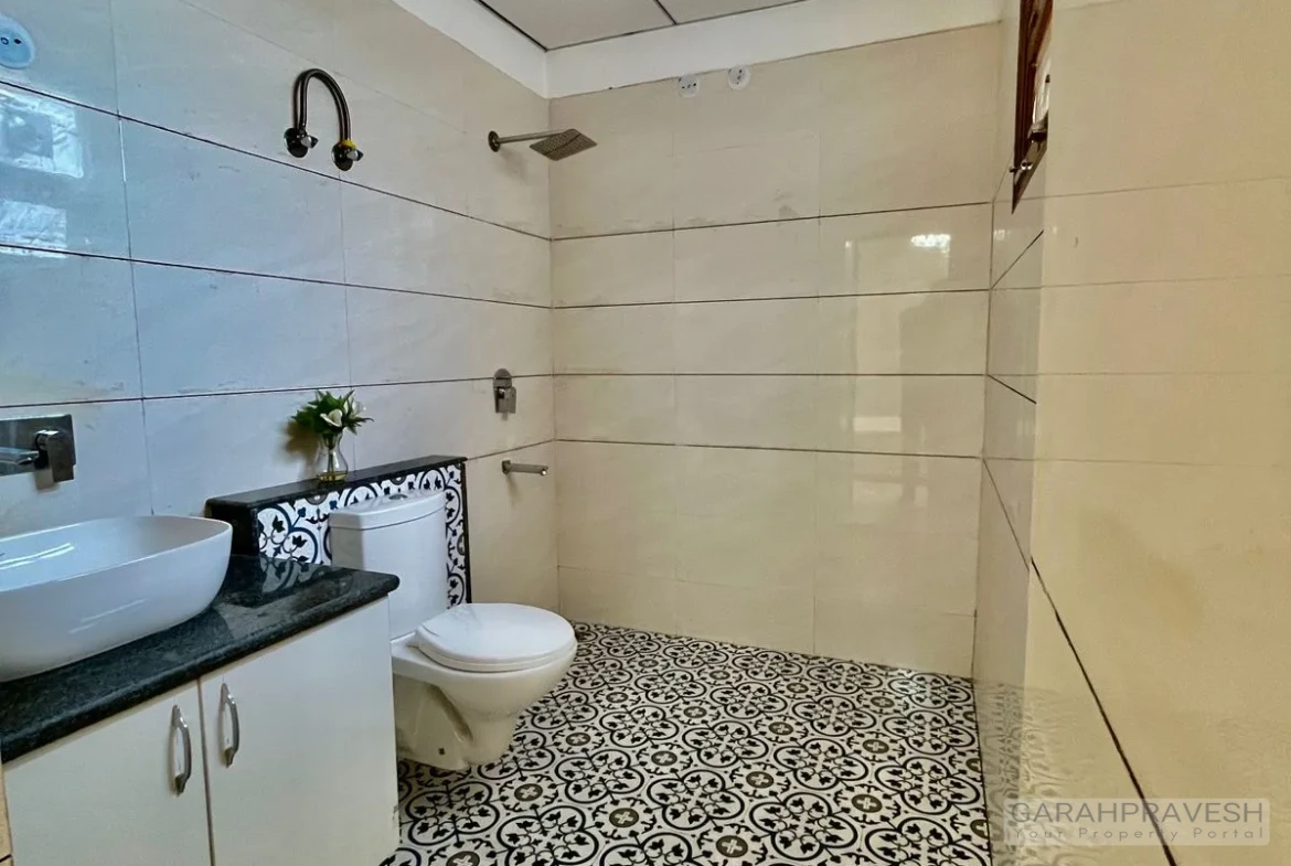 Ready-to-move 3BHK independent floor for sale at Emperor Parsvnath Greens Derabassi near Chandigarh, spacious 210 gaz semi-furnished home with modern amenities – Garah Pravesh 7087949434