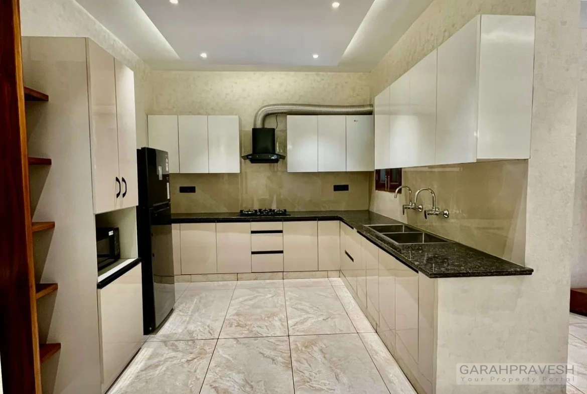 Ready-to-move 3BHK independent floor for sale at Emperor Parsvnath Greens Derabassi near Chandigarh, spacious 210 gaz semi-furnished home with modern amenities – Garah Pravesh 7087949434