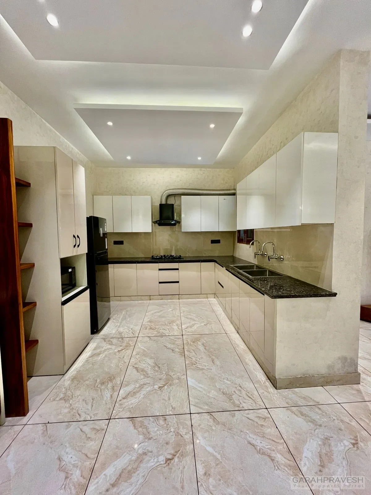 Ready-to-move 3BHK independent floor for sale at Emperor Parsvnath Greens Derabassi near Chandigarh, spacious 210 gaz semi-furnished home with modern amenities – Garah Pravesh 7087949434