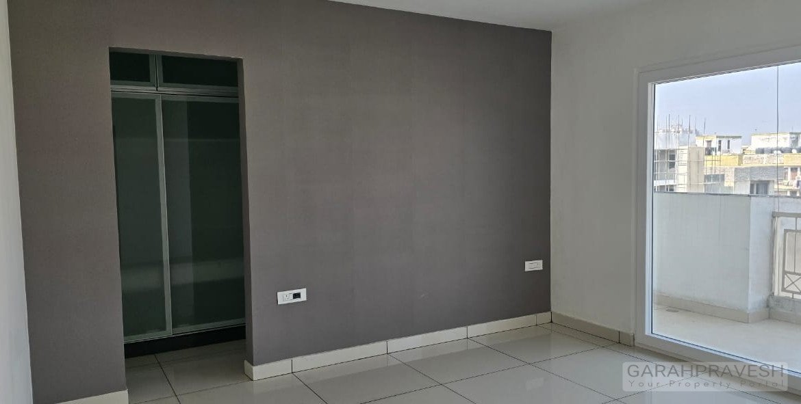 Luxury 4BHK Penthouse for Sale in Hermitage Centralis Zirakpur – 3400 sqft ready-to-move penthouse with modern amenities, park-facing views, and premium VIP Road location