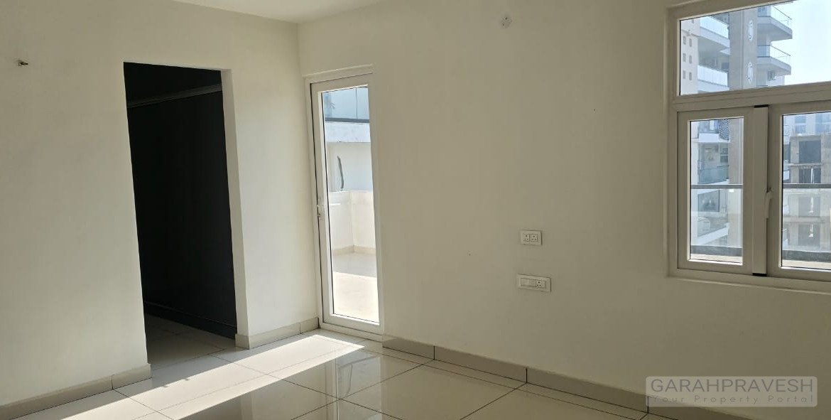 Luxury 4BHK Penthouse for Sale in Hermitage Centralis Zirakpur – 3400 sqft ready-to-move penthouse with modern amenities, park-facing views, and premium VIP Road location