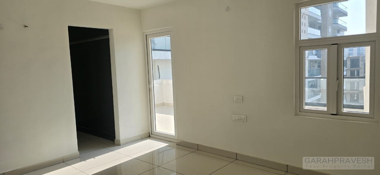 Luxury 4BHK Penthouse for Sale in Hermitage Centralis Zirakpur – 3400 sqft ready-to-move penthouse with modern amenities, park-facing views, and premium VIP Road location