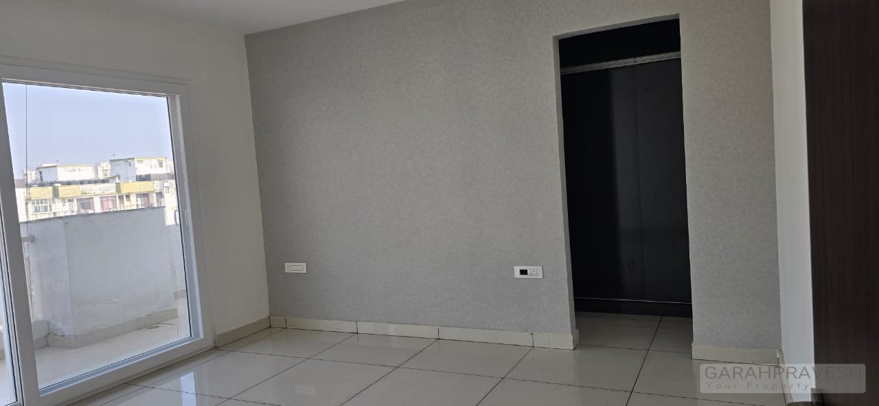 Luxury 4BHK Penthouse for Sale in Hermitage Centralis Zirakpur – 3400 sqft ready-to-move penthouse with modern amenities, park-facing views, and premium VIP Road location