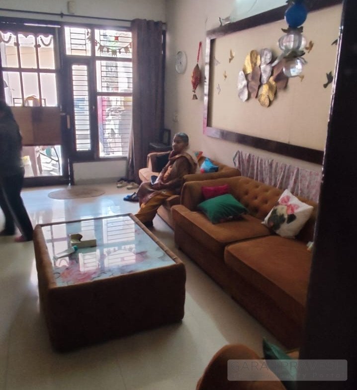 3BHK duplex villa for sale in Jarnail Enclave 2 Zirakpur, 113 gaz semi-furnished independent house with modular kitchen, spacious rooms, roof rights, and excellent connectivity.