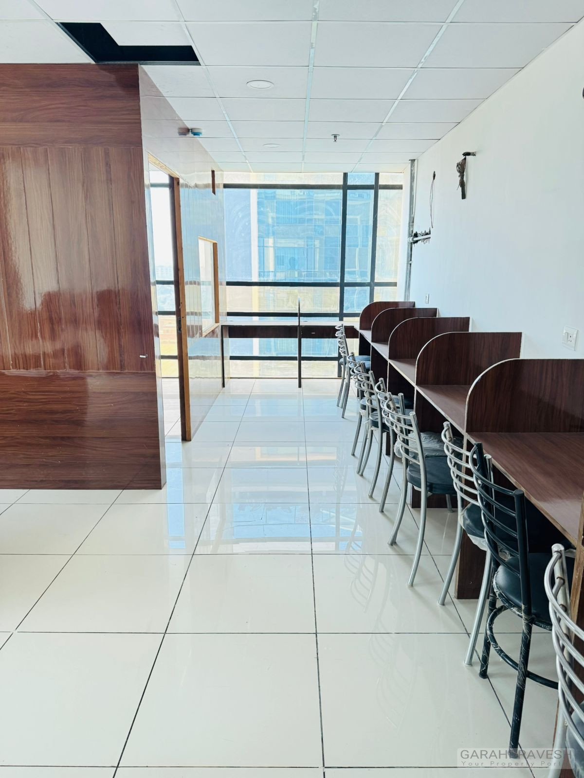 Premium furnished office space for sale in Tricity Trade Tower Zirakpur, 816 sq ft ready-to-move commercial office with workstations, parking and NH connectivity