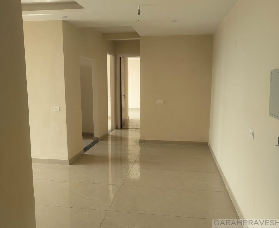 3 and 4 BHK luxury apartments for sale in Hi-Greens Dhakoli Zirakpur near PR7 Airport Road with forest view balconies, rooftop swimming pool and modern clubhouse amenities