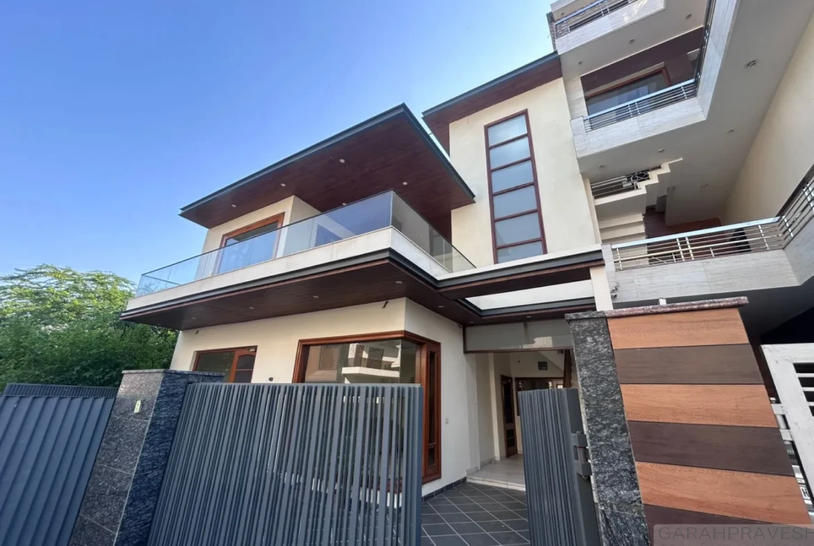 6BHK independent villa in Aerocity Mohali with modern elevation, 12 Marla ready-to-move property for sale by Garah Pravesh