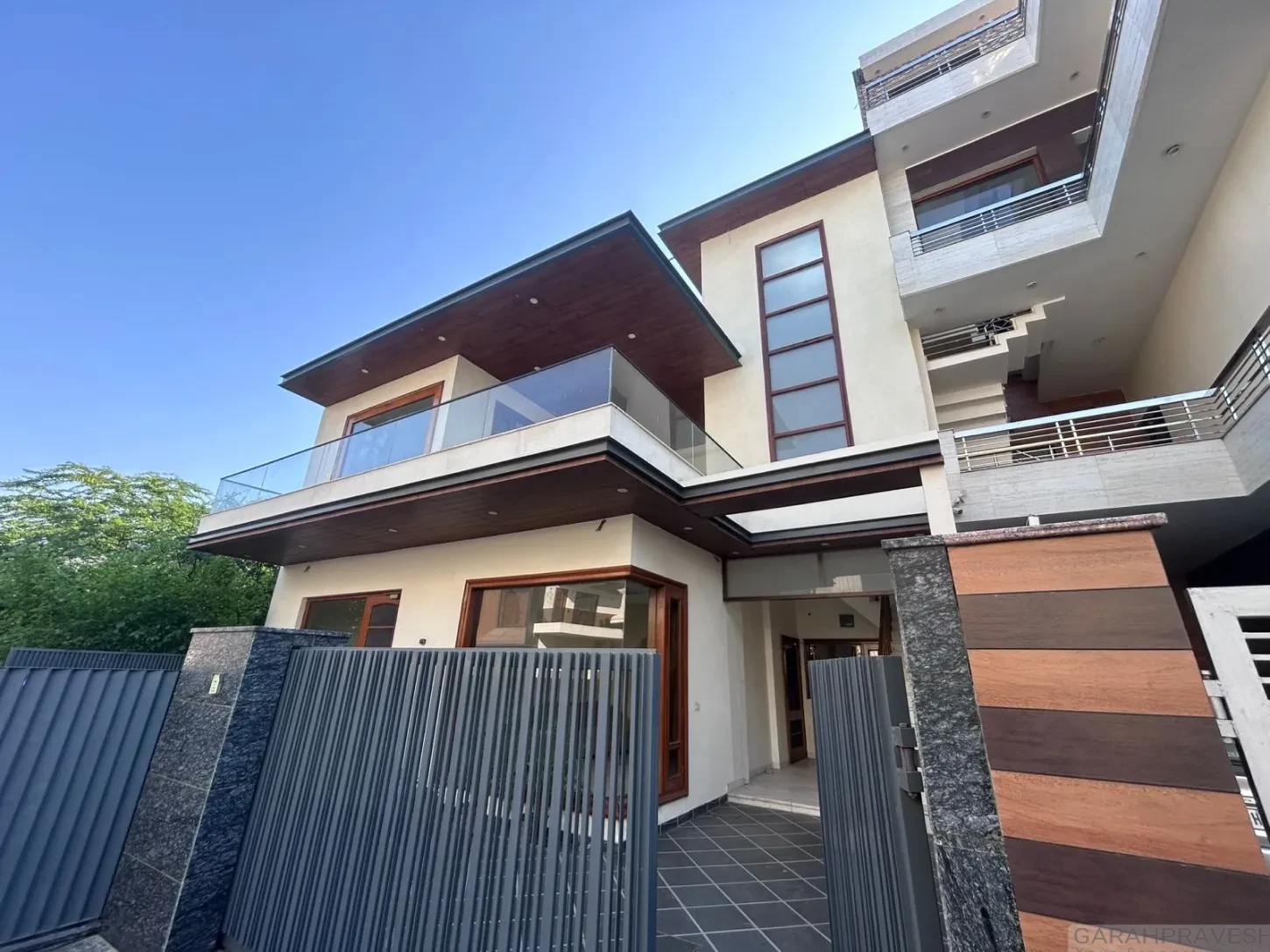 6BHK independent villa in Aerocity Mohali with modern elevation, 12 Marla ready-to-move property for sale by Garah Pravesh